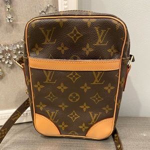 Beautiful 100% auth Louis Vuitton Danube crossbody bag